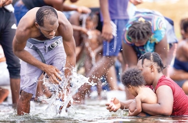 Caravana de migrantes busca llegar a Panamá