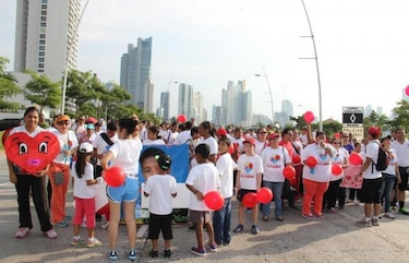 Marcha por el 'Día Mundial del Corazón' en la cinta costera