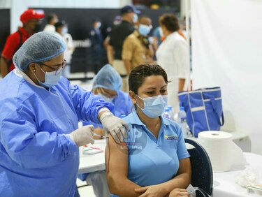 Panamá amplía estrategia de vacunación con AstraZeneca
