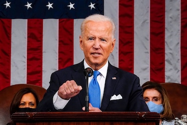 Biden habla con Netanyahu y Estados Unidos envía emisario a Oriente Medio