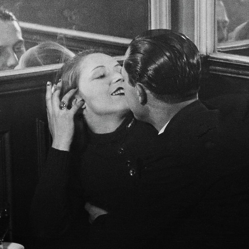 Cuando nada era tabú: 10 imágenes de una París perdida y decadente de la década de 1930