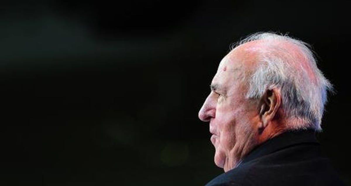 Excanciller alemán Helmut Kohl está hospitalizado