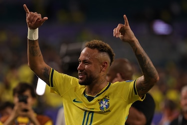 Brasil sonríe por partida doble: liderato y regreso de Neymar