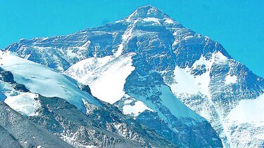 Mueren cinco turistas mexicanos y el piloto de un helicóptero al estrellarse cerca del Everest