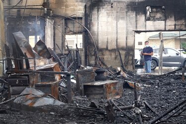 Familia de afroestadounidense baleado por policías en EU exhorta a la calma