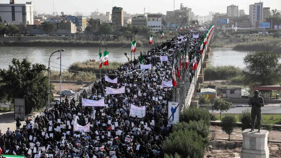Miles de iraníes salen a las calles para apoyar al gobierno