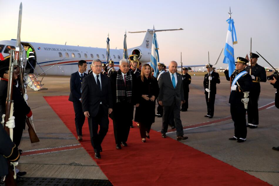 Mulino llega a Argentina para participar en la Cumbre del Mercosur en su undécimo viaje 