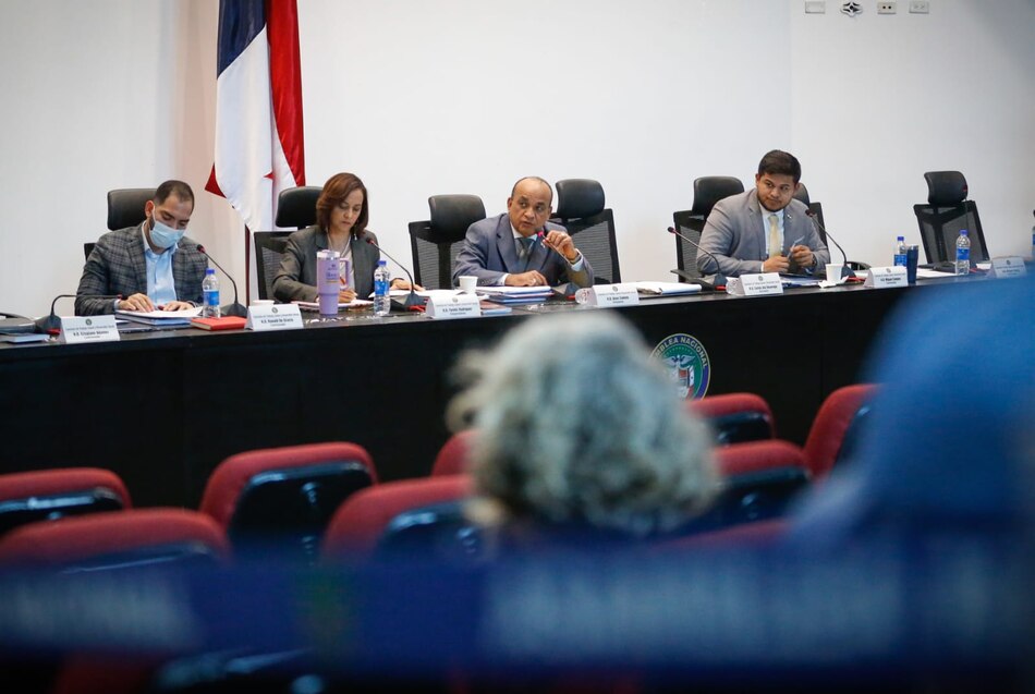 Aumento de la edad de jubilación: el punto que divide a los diputados en la reforma a la CSS