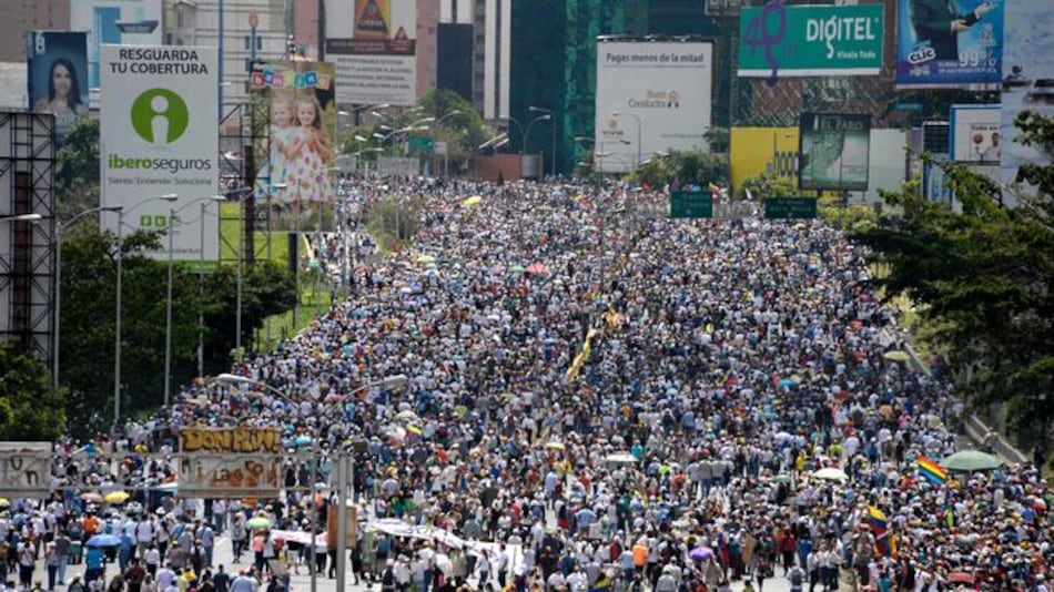 Retienen pasaporte a Henrique Capriles al intentar viajar a la ONU