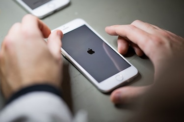 Apple alerta sobre falla que permite tomar el control de iPhones y Macs