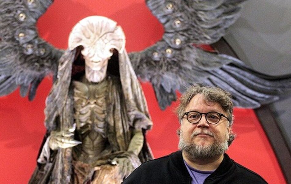 Guillermo del Toro exhibe los monstruos de sus películas