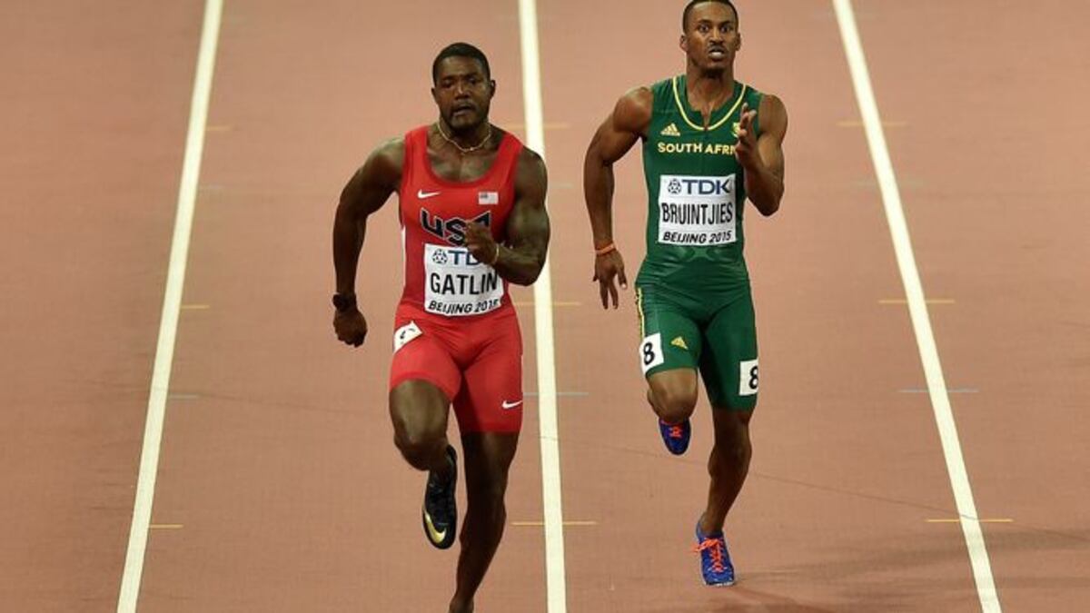 Justin Gatlin mete miedo en la primera ronda de los 100 metros