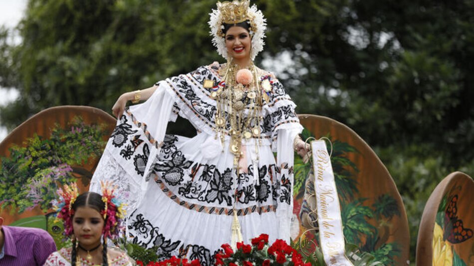 Más de 30 delegaciones participan de desfile en Guararé