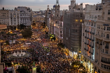 Una marea humana toma el centro de València para exigir la dimisión de Mazón y su Consell