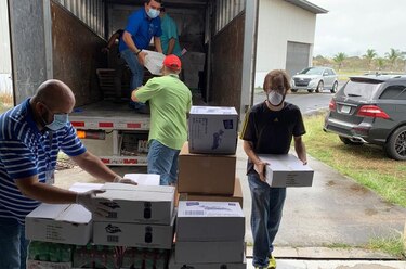 12 aviones llevan 8 mil 600 libras de carga en vuelo humanitario a isla Pedro González