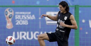Cavani salta a la cancha, pero entrena separado del grupo