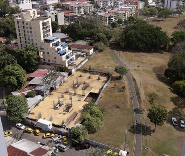 Pugna por valla en el parque Omar