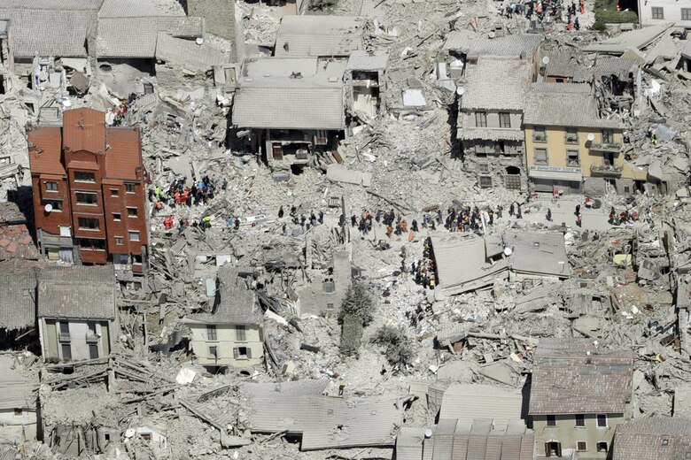 Decenas de muertos por sismo devastador en el centro de Italia