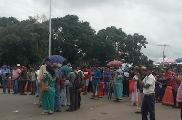 Indígenas cierran cuatro paños de la Interamericana en San Juan