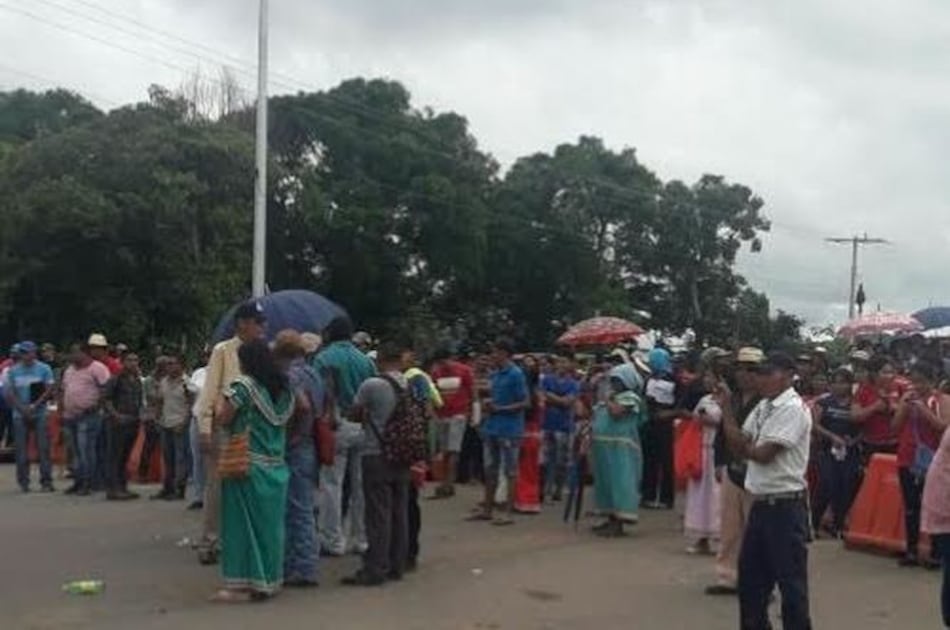 Indígenas cierran cuatro paños de la Interamericana en San Juan