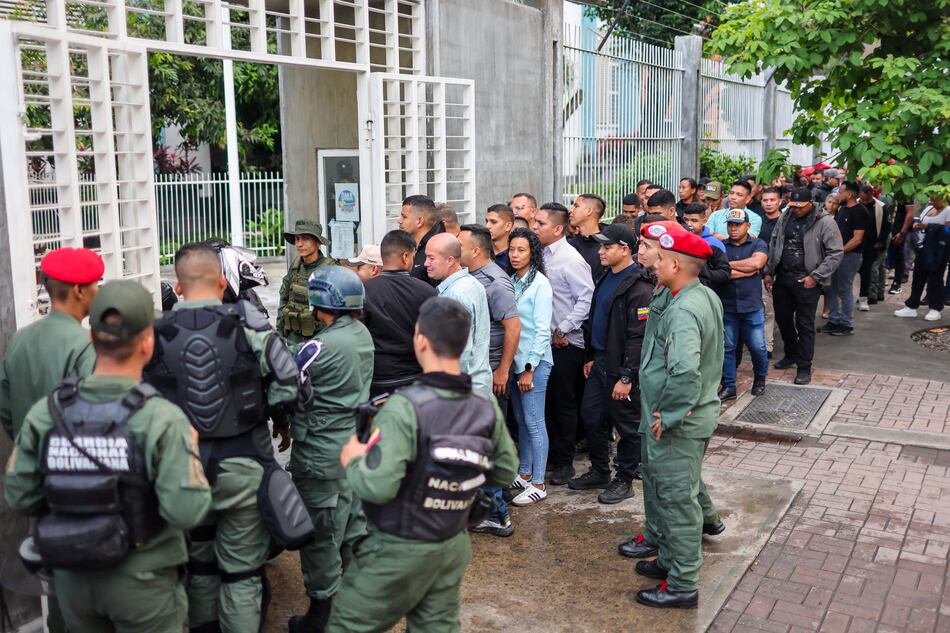 Ente electoral dice que 94.77% de las mesas opera en el comienzo de la votación en Venezuela