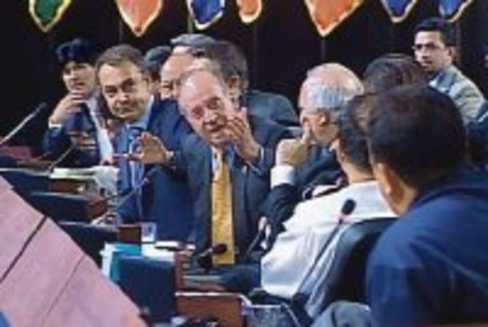 Rey de España calla a Chávez