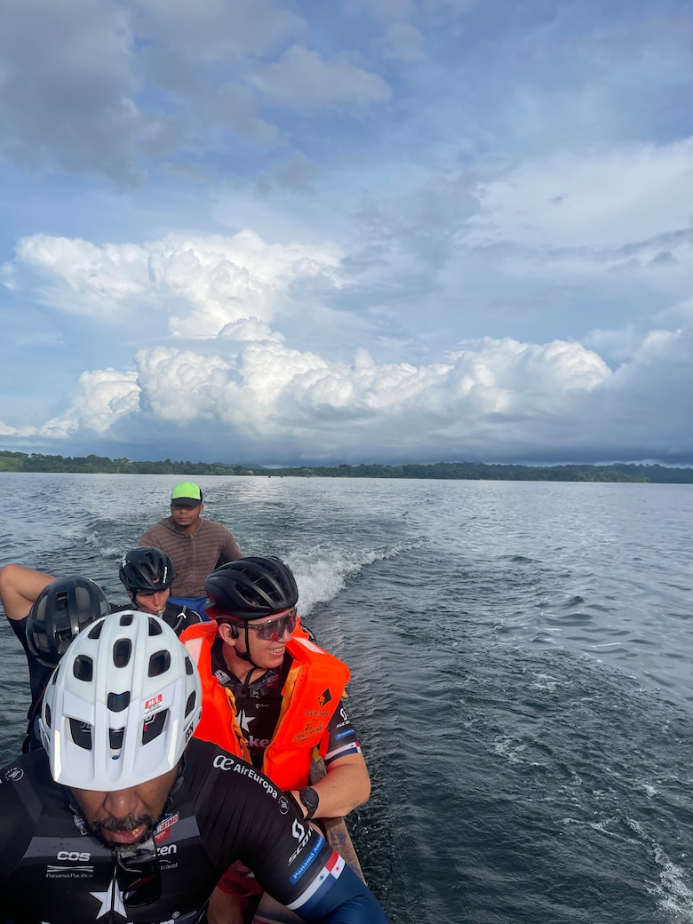 Cruce del Istmo 2024: de un océano a otro sobre dos ruedas