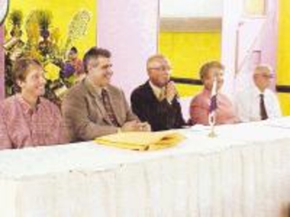 Bettsak asume control del tenis por cuatro años