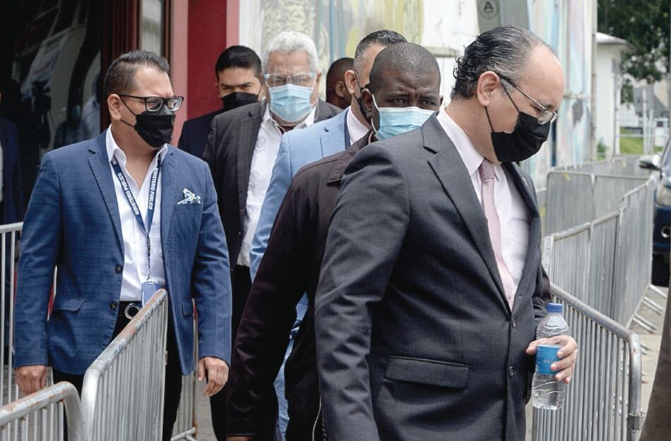 Caso Blue Apple: jueza se acoge a plazo de 30 días para decidir si llama a juicio o no