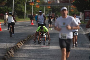 Más de 2 mil personas participan en carrera-caminata con motivo del día mundial de las personas con discapacidad