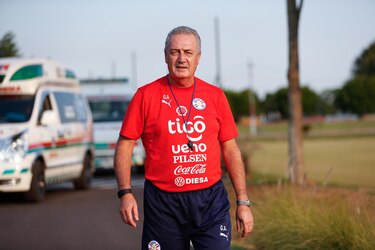 Gustavo Alfaro y Paraguay se preparan para un partido de ‘120 minutos’ y contra 12 bolivianos