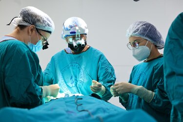 Al médico que sigue, a pesar de todo