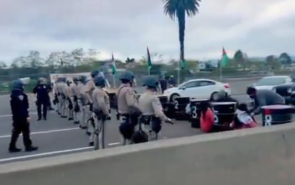 Manifestantes propalestinos bloquean el acceso al aeropuerto de Chicago