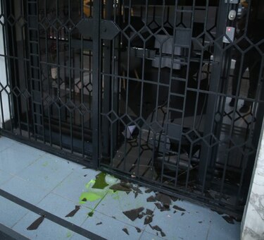 Vandalizan la sede de la Cámara de Comercio