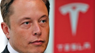 Fondo saudí respaldaría plan para sacar a Tesla de la bolsa