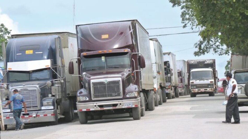 Honduras bloquea a transportistas panameños