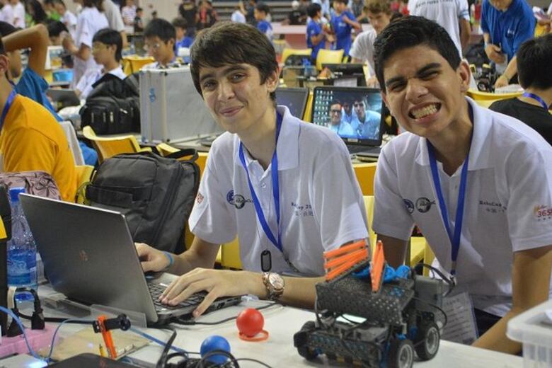 Frutos de la robótica panameña en China