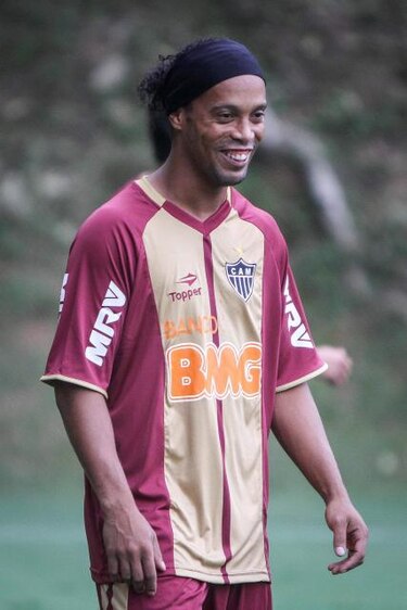 Ronaldinho Gaúcho ficha por el Atlético Mineiro brasileño