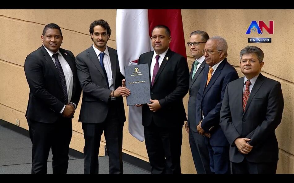 Pleno ratifica a seis miembros de junta directivas y al nuevo administrador de la AIG