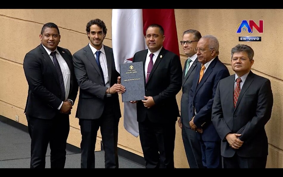 Pleno ratifica a seis miembros de junta directivas y al nuevo administrador de la AIG