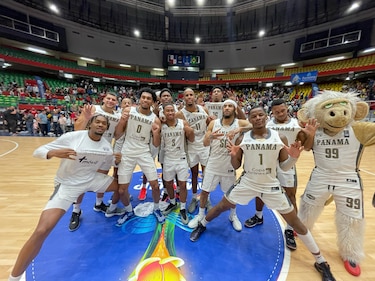 Panamá derrota a Brasil en una noche brillante de Iverson Molinar