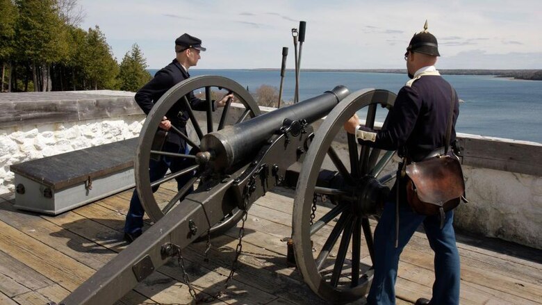 Mackinac, la isla estadounidense donde los autos están prohibidos desde hace más de un siglo y ‘el caballo es el rey’