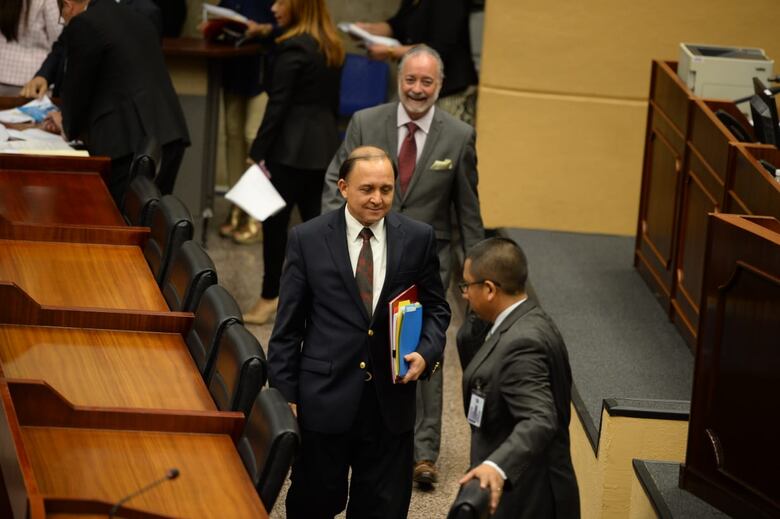 Pleno aprueba primer bloque de reformas a la Constitución