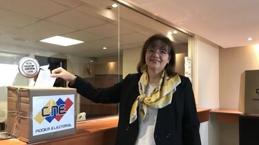 Gobierno de Ecuador expulsa a la Embajadora de Venezuela