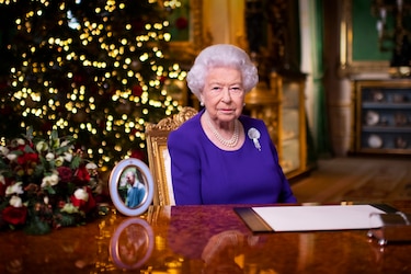 ‘No están solos’, afirma a los británicos la reina Isabel II