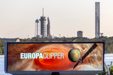 La NASA lanzó desde Florida la enorme nave Clipper a una luna helada de Júpiter