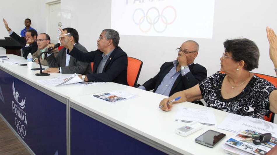 Alonso Edward, abanderado de Panamá para Río 2016