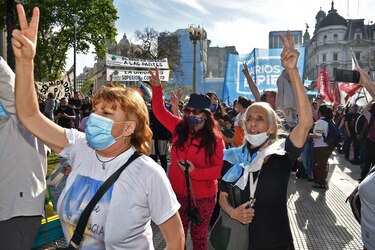 Izquierda peronista marcha en Argentina por el no pago al FMI