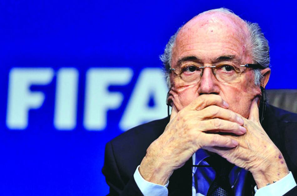 FBI investiga el papel de Blatter en el escándalo de los sobornos