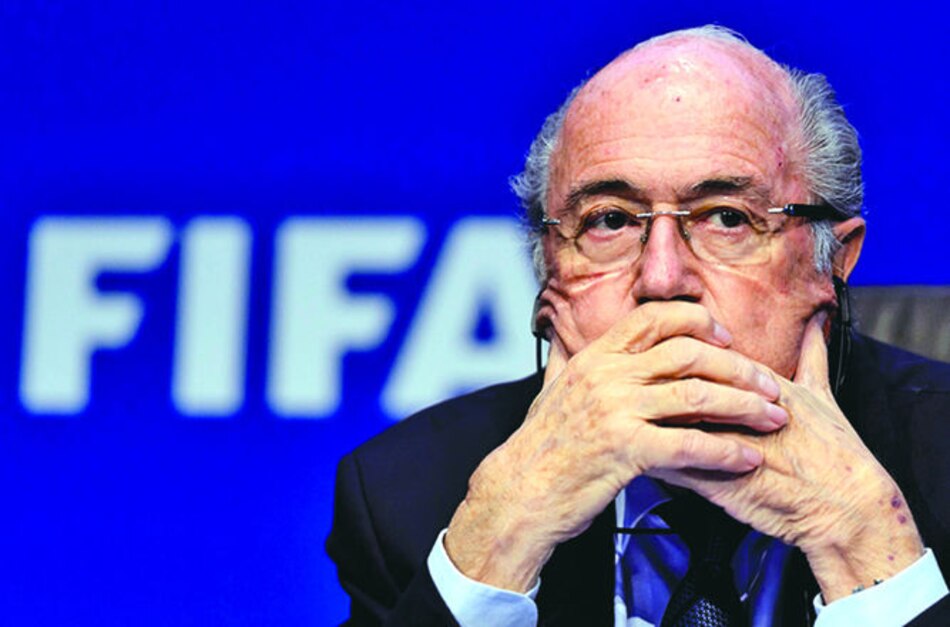 FBI investiga el papel de Blatter en el escándalo de los sobornos